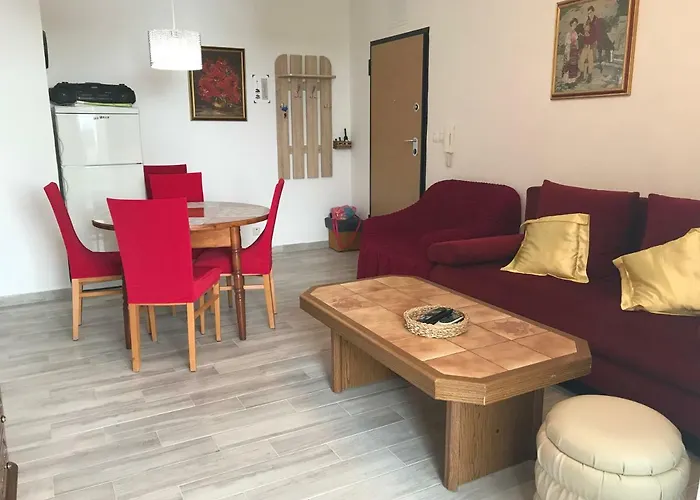 Priko Cetine 아파트 오미스